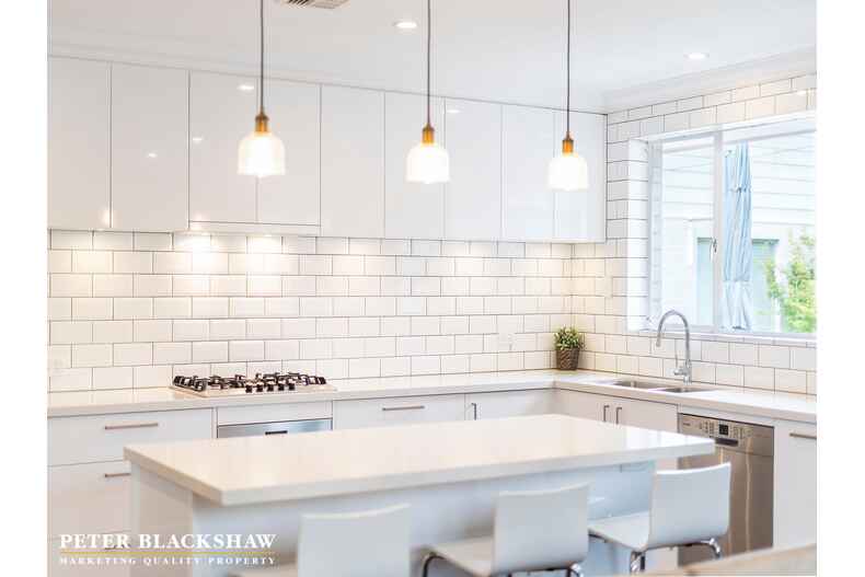 9 Hopetoun Circuit Deakin