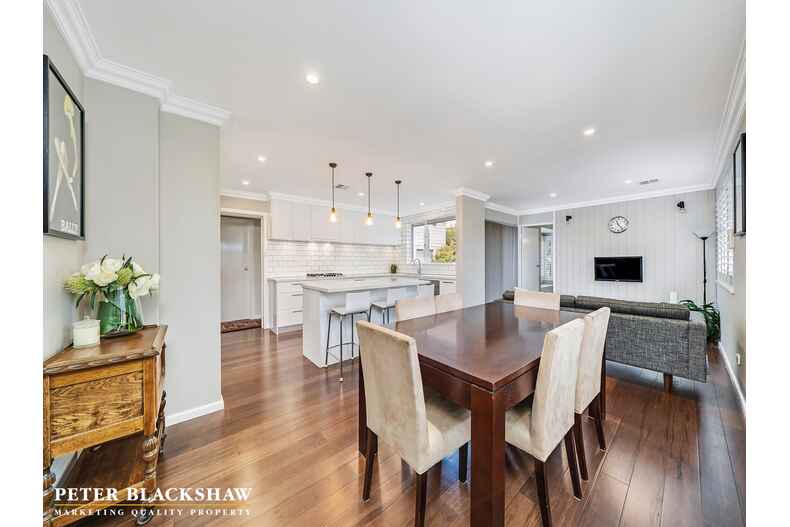 9 Hopetoun Circuit Deakin