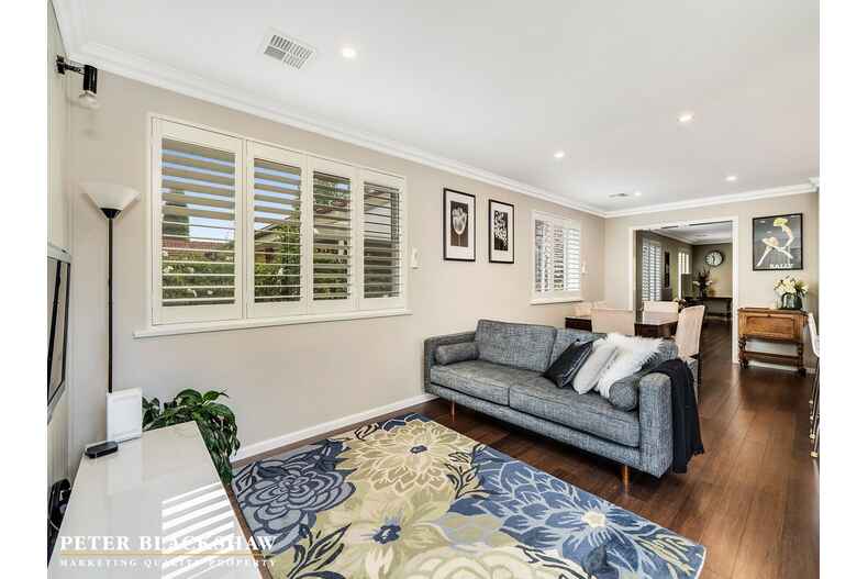 9 Hopetoun Circuit Deakin