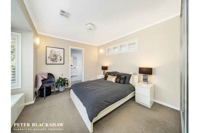 9 Hopetoun Circuit Deakin