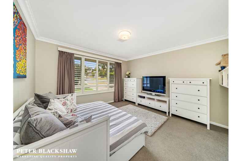 9 Hopetoun Circuit Deakin