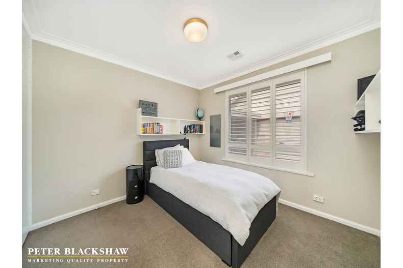 9 Hopetoun Circuit Deakin