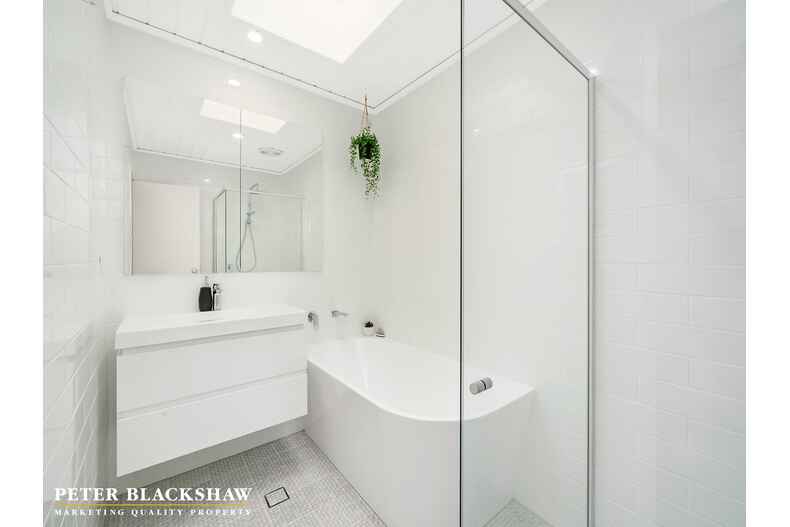 9 Hopetoun Circuit Deakin