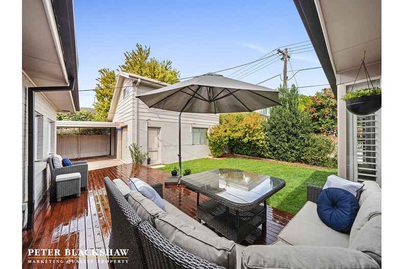 9 Hopetoun Circuit Deakin