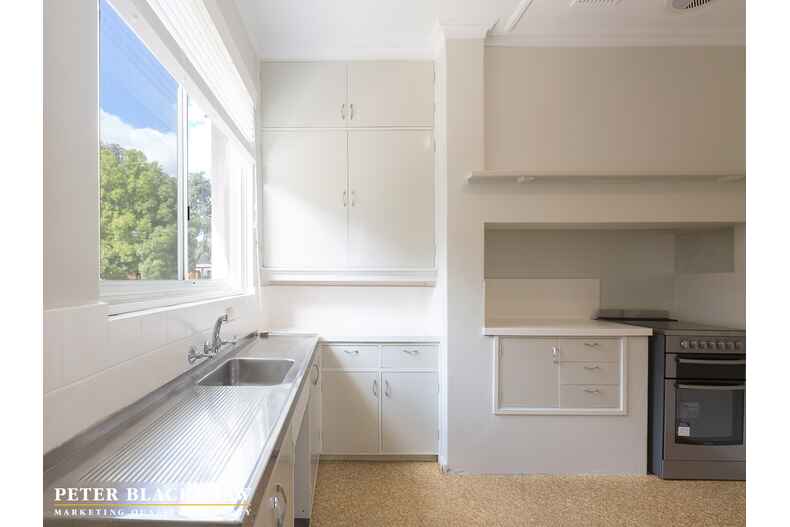 7 Bannister Gardens Griffith