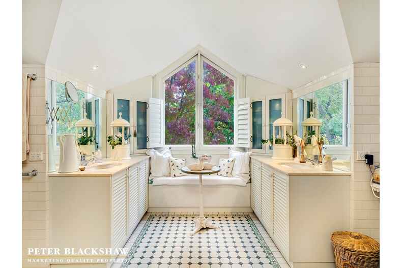 11 Newman Street Yarralumla 11 Newman Street Yarralumla