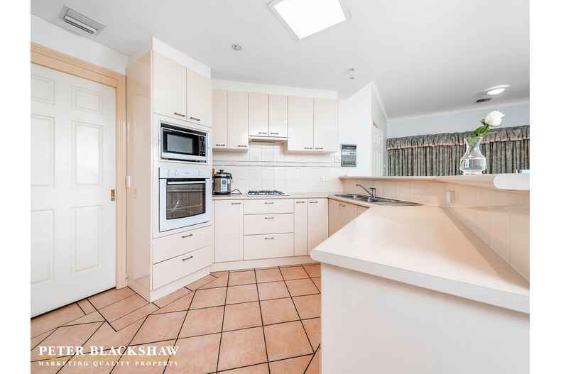 24/10 Taronga Place O'Malley