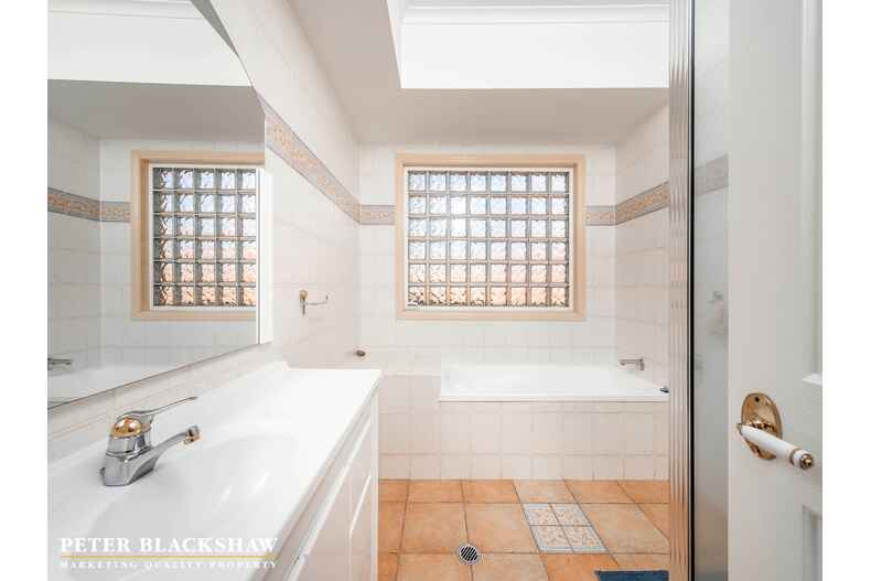 24/10 Taronga Place O'Malley