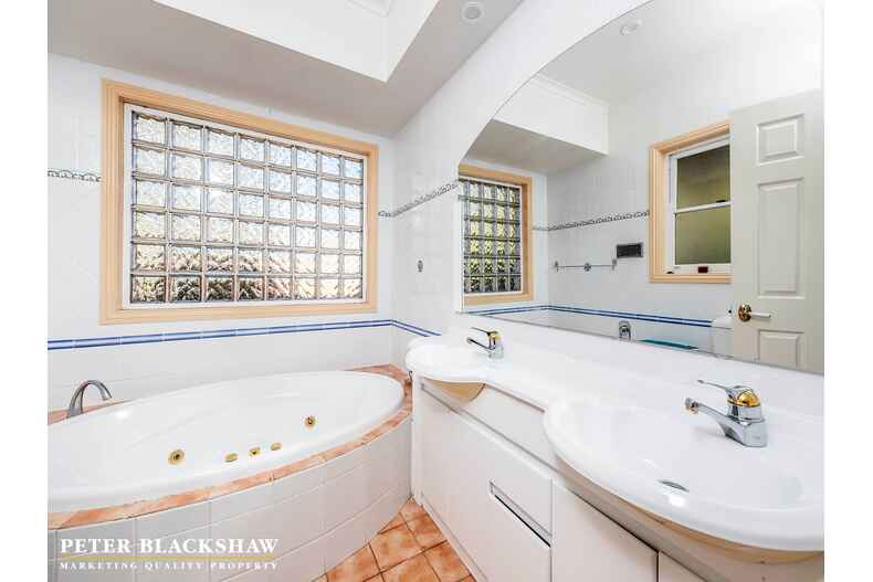 24/10 Taronga Place O'Malley