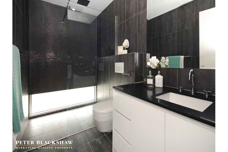 9/49 Hampton Circuit Yarralumla