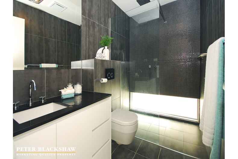 9/49 Hampton Circuit Yarralumla