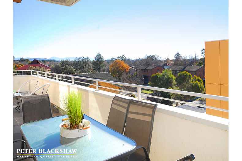 9/49 Hampton Circuit Yarralumla