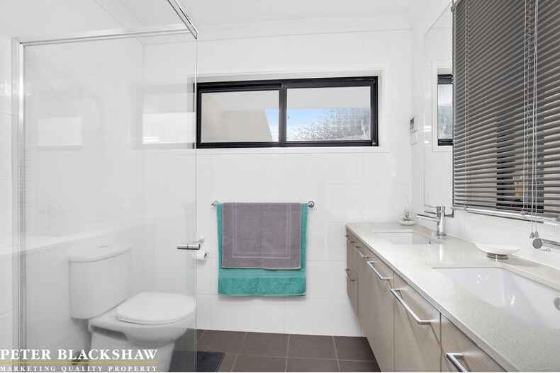 9 McArthur Place Latham