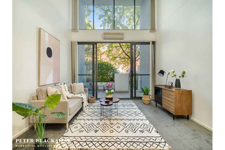 6/10 Burke Crescent Kingston 6/10 Burke Crescent Kingston