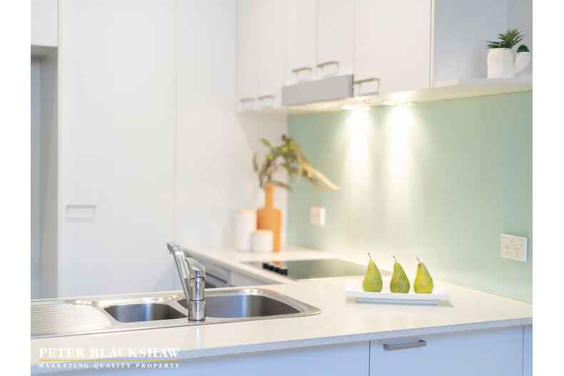 6/10 Burke Crescent Kingston 6/10 Burke Crescent Kingston