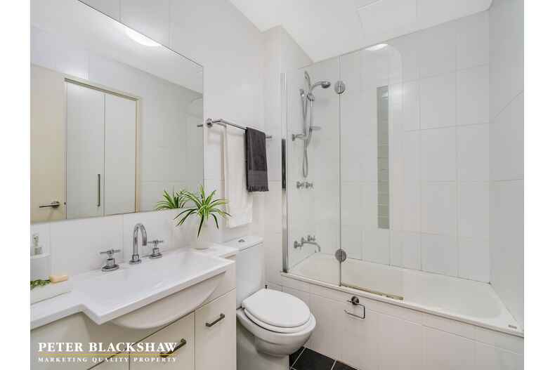 6/10 Burke Crescent Kingston 6/10 Burke Crescent Kingston