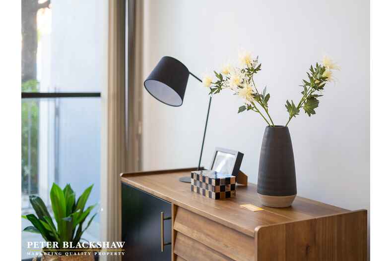 6/10 Burke Crescent Kingston 6/10 Burke Crescent Kingston