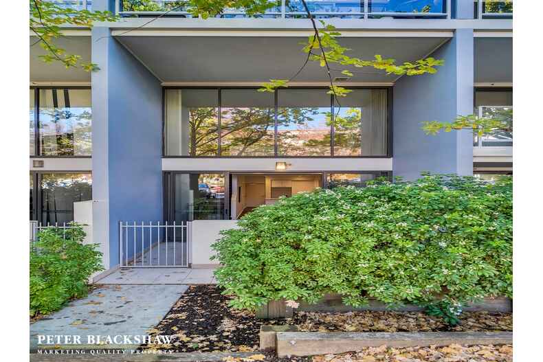 6/10 Burke Crescent Kingston 6/10 Burke Crescent Kingston