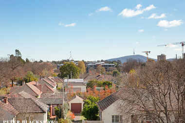 25/10 Burke Crescent Kingston