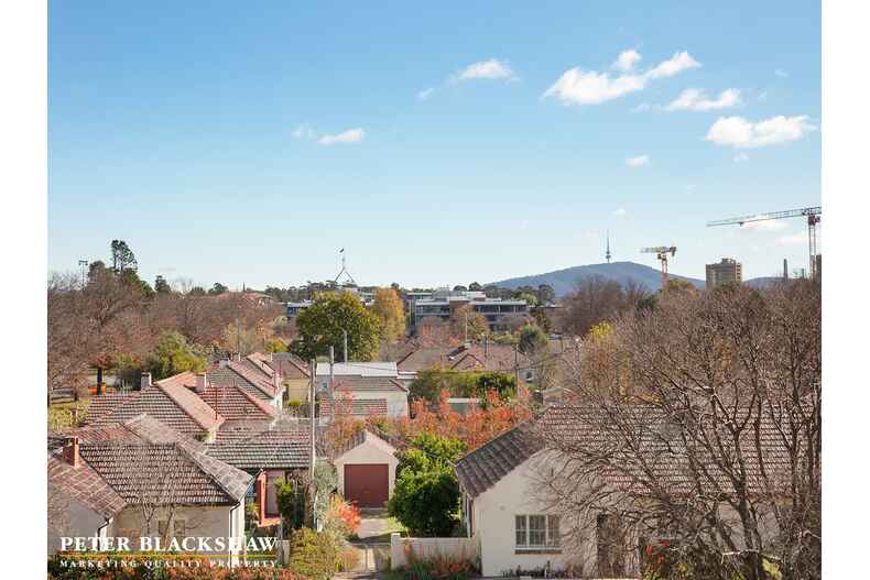 25/10 Burke Crescent Kingston