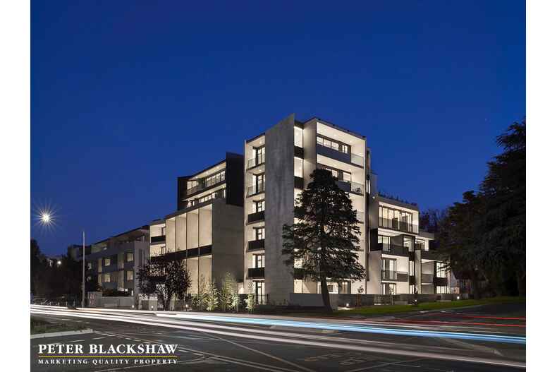 8/22 Canberra Avenue Forrest