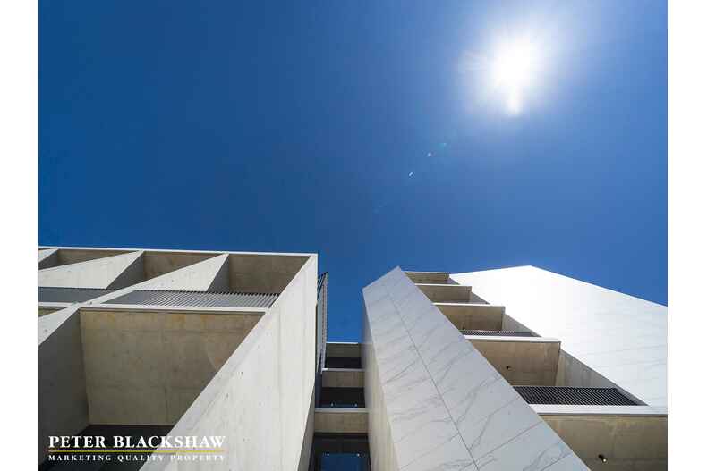 8/22 Canberra Avenue Forrest