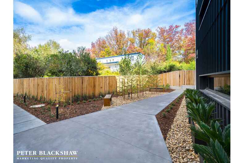 8/22 Canberra Avenue Forrest