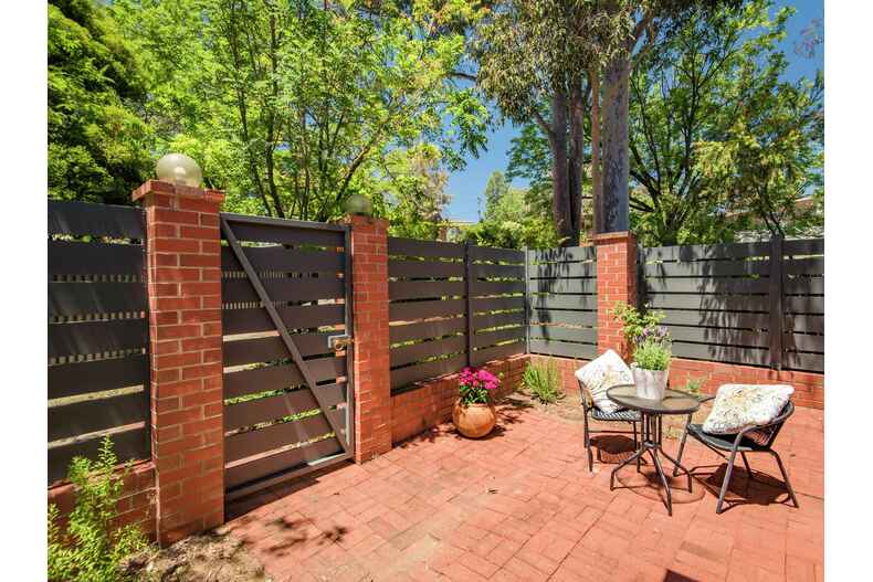 17 Jacka Crescent Campbell 17 Jacka Crescent Campbell