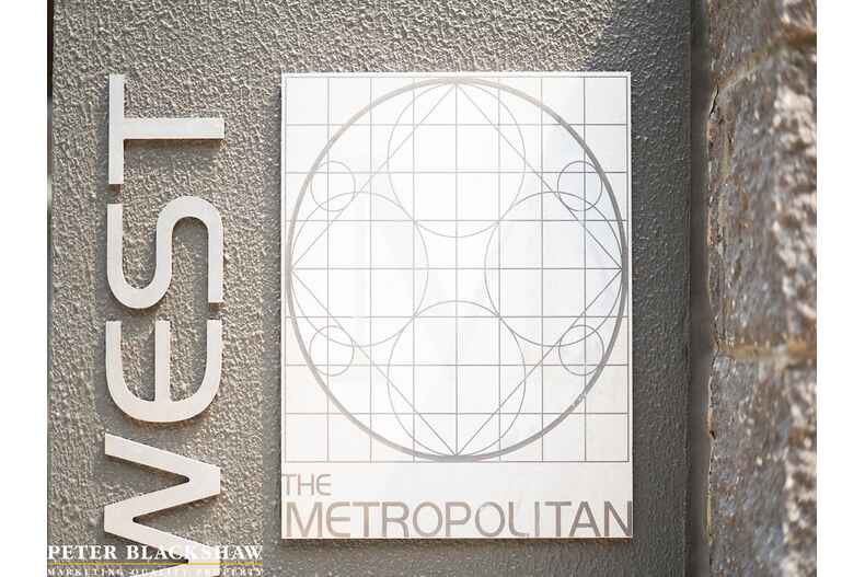5/2 The Mews ("The Metropolitan") City 5/2 The Mews ("The Metropolitan") City