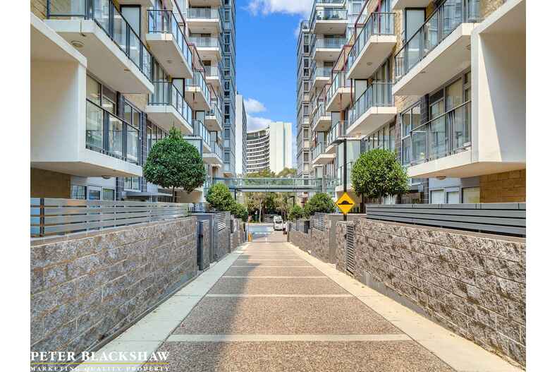 5/2 The Mews ("The Metropolitan") City 5/2 The Mews ("The Metropolitan") City