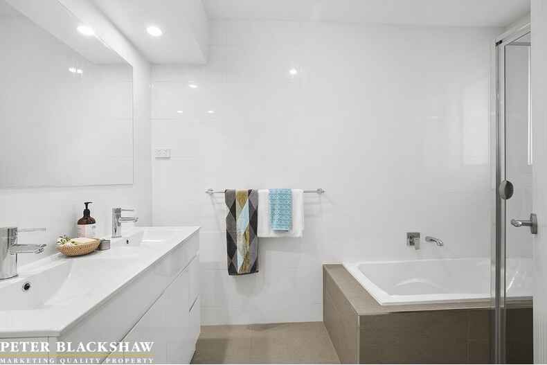 21 Companion Crescent Flynn 21 Companion Crescent Flynn