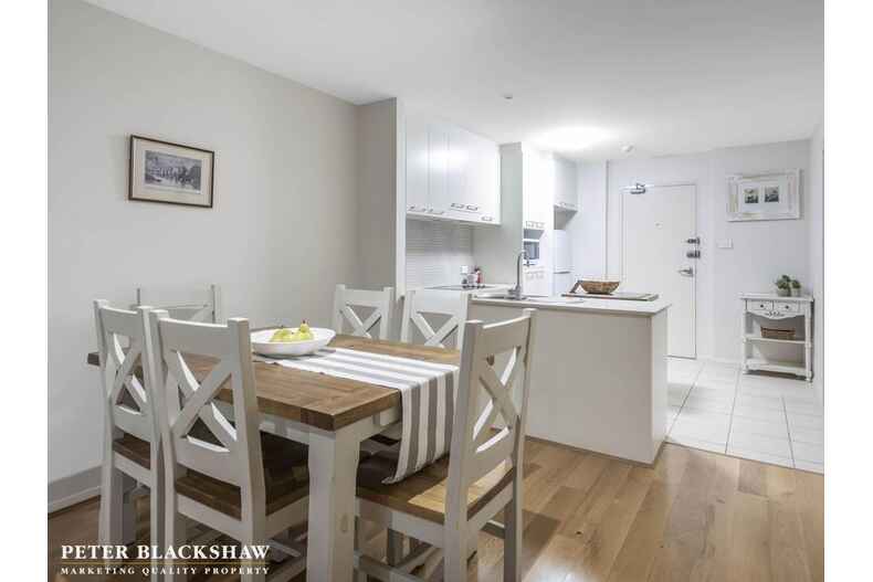 34/1 Cowlishaw Street Greenway