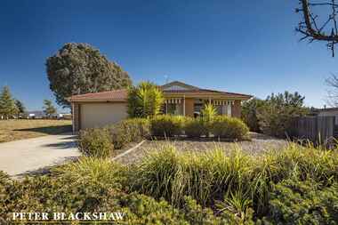 13 Eric De Salis Street Macgregor