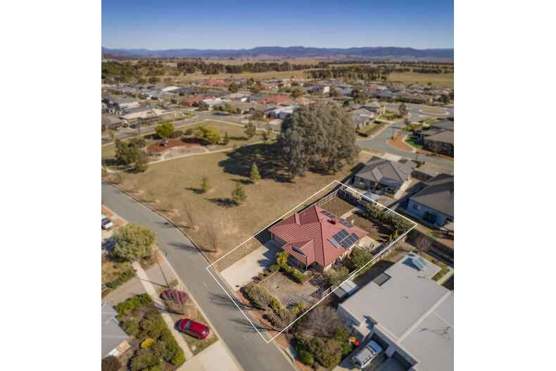 13 Eric De Salis Street Macgregor 13 Eric De Salis Street Macgregor