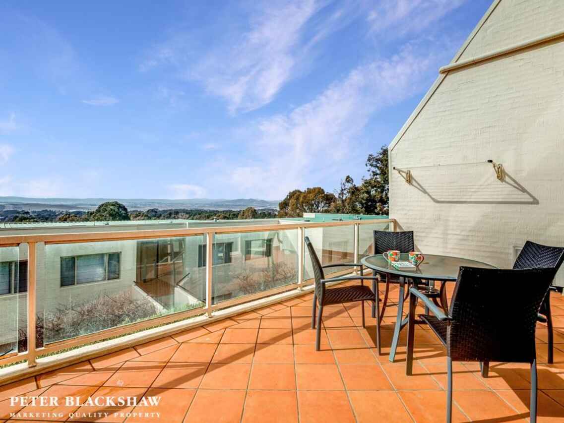 9/27 Leahy Close Narrabundah