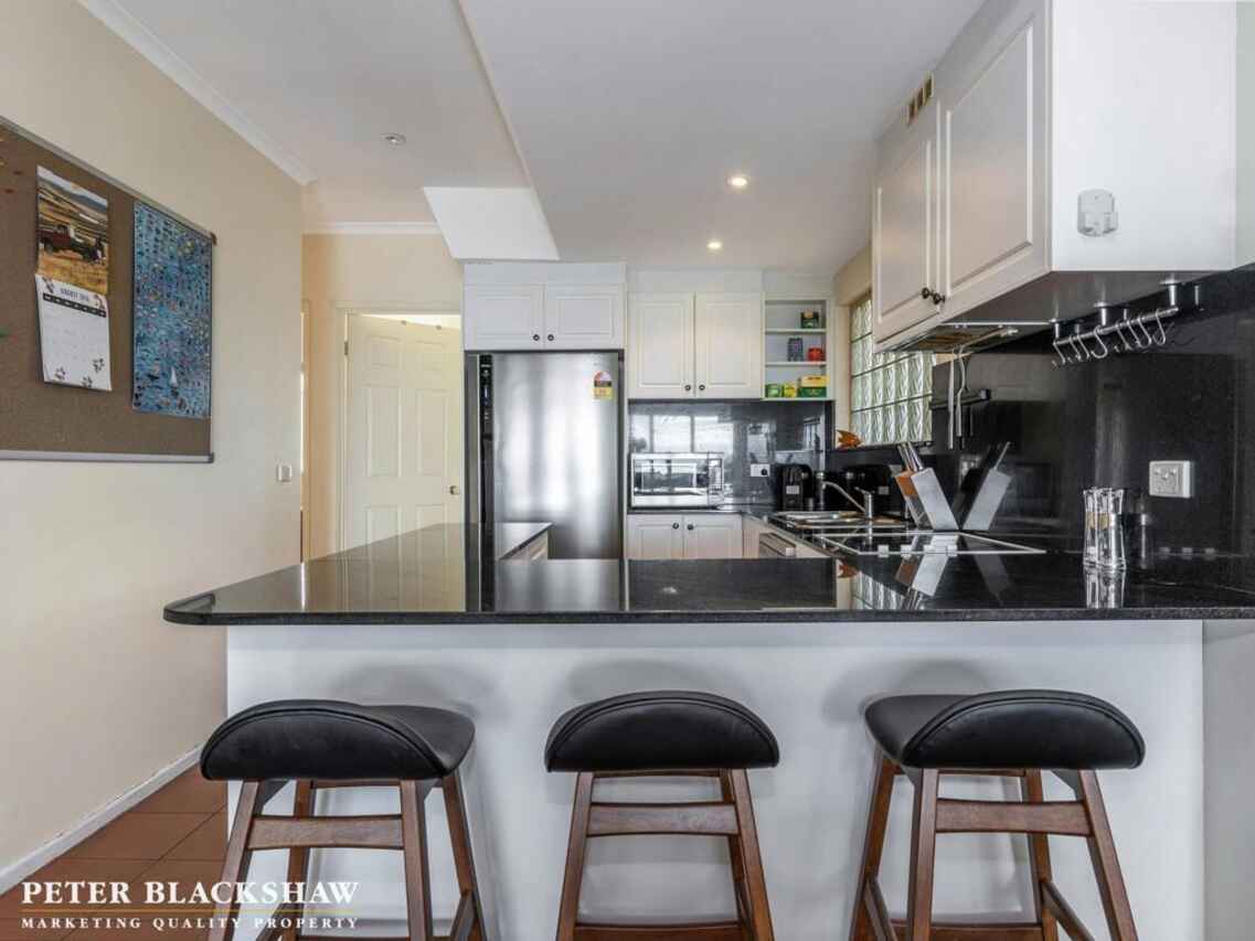 9/27 Leahy Close Narrabundah