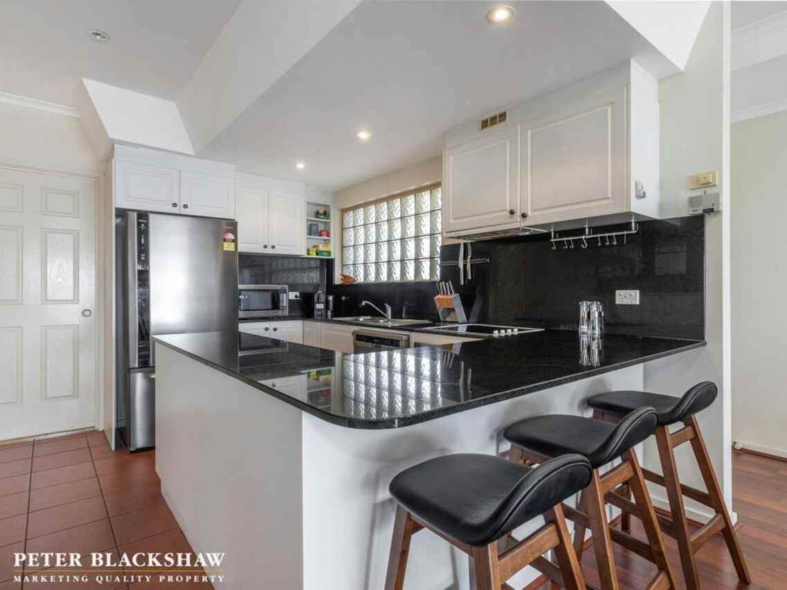 9/27 Leahy Close Narrabundah