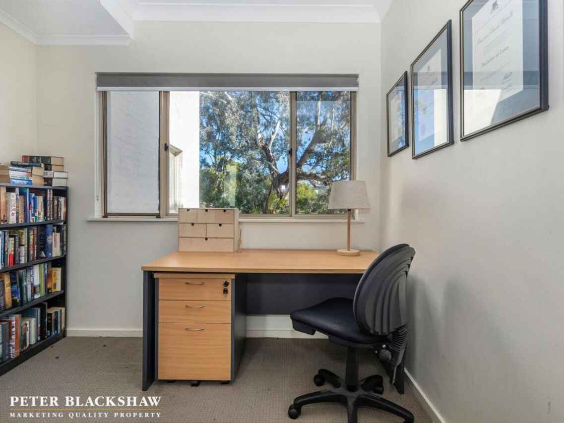 9/27 Leahy Close Narrabundah