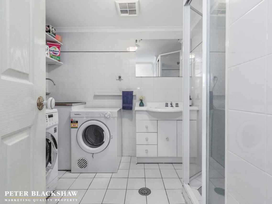 9/27 Leahy Close Narrabundah