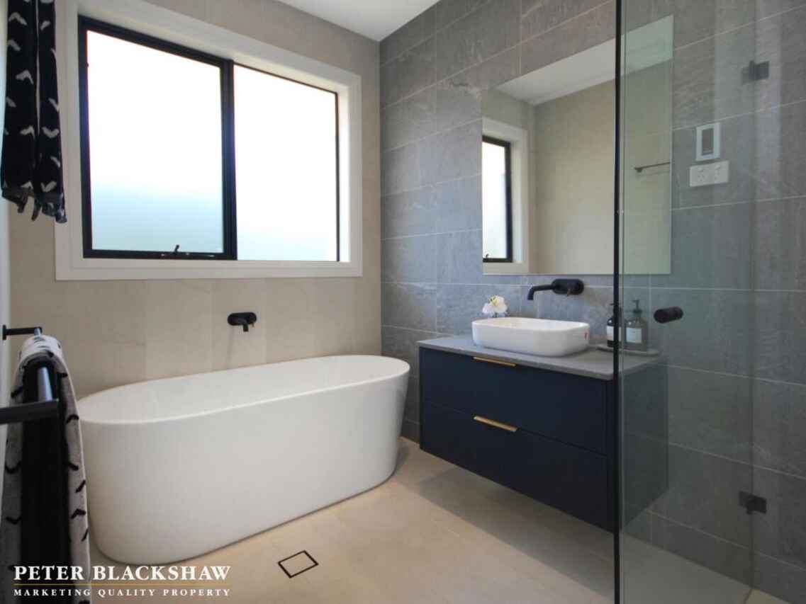 1 Blaxland Crescent Griffith