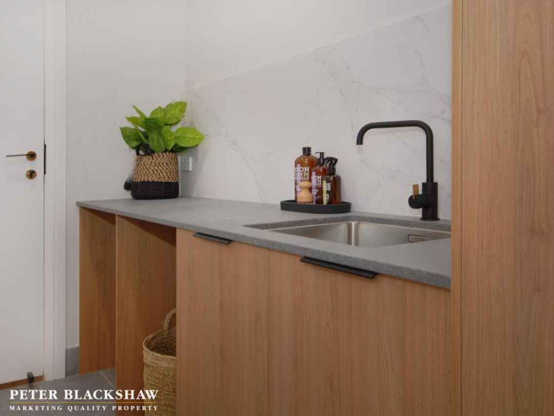 1 Blaxland Crescent Griffith