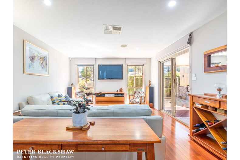 7/11 Florence Fuller Crescent Conder 7/11 Florence Fuller Crescent Conder