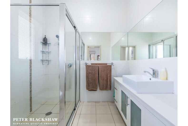 7/11 Florence Fuller Crescent Conder 7/11 Florence Fuller Crescent Conder