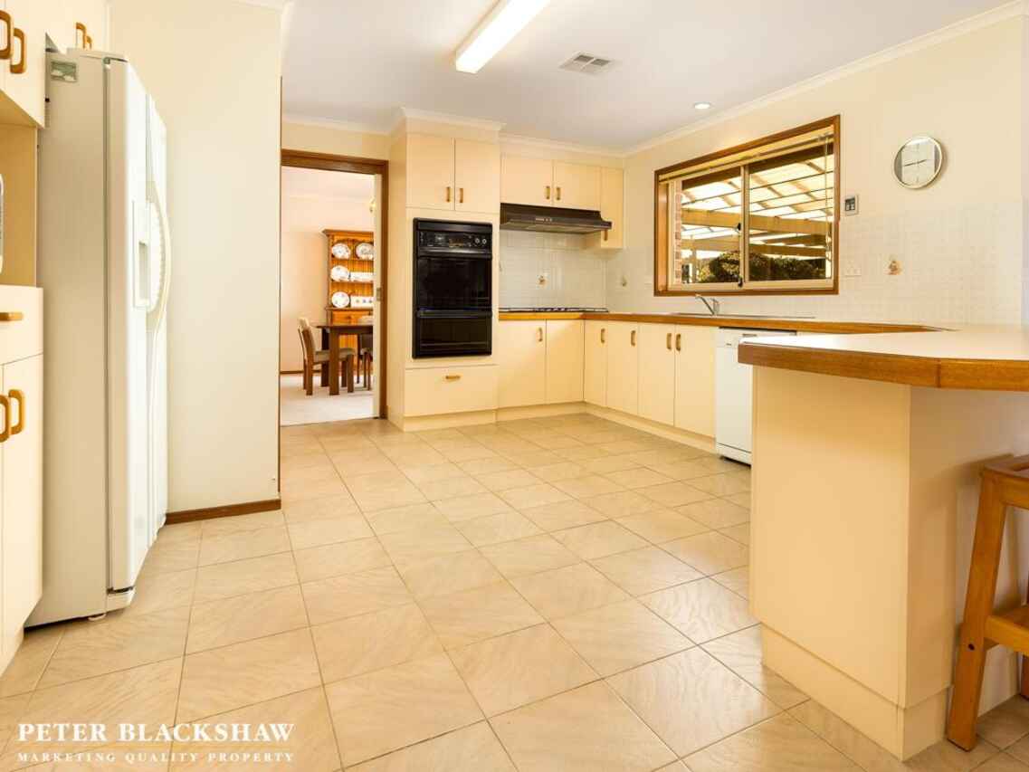 30 Rowntree Crescent Isaacs