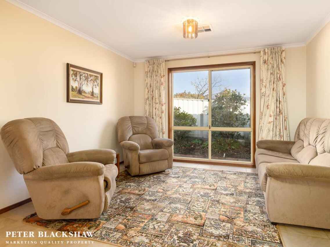 30 Rowntree Crescent Isaacs