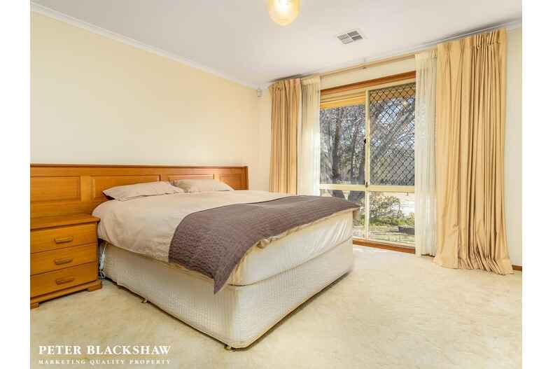 30 Rowntree Crescent Isaacs 30 Rowntree Crescent Isaacs