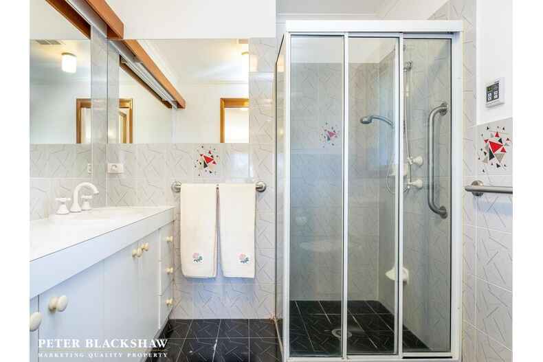 30 Rowntree Crescent Isaacs 30 Rowntree Crescent Isaacs