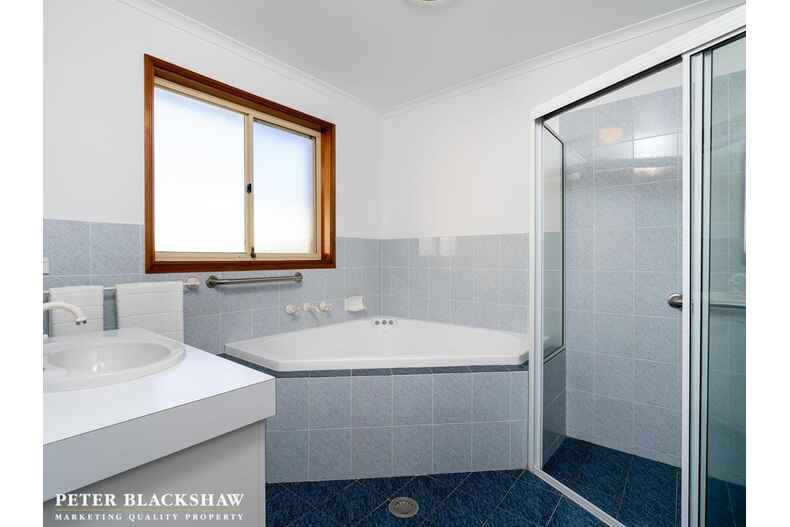 30 Rowntree Crescent Isaacs 30 Rowntree Crescent Isaacs