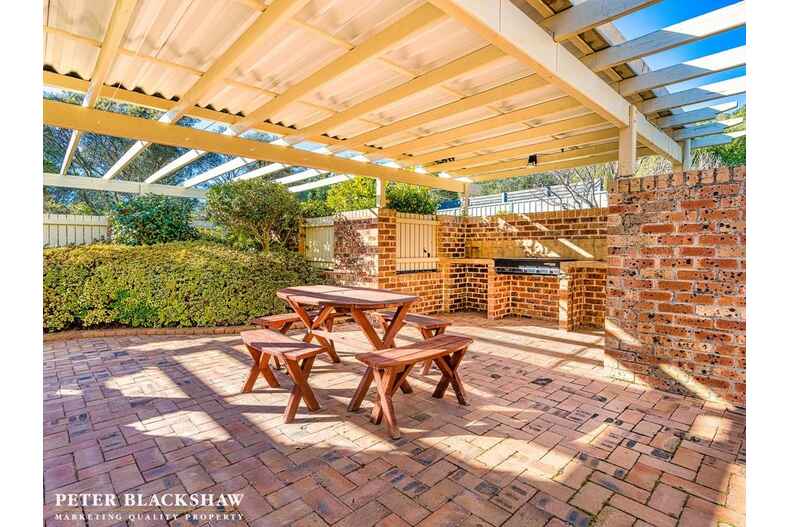 30 Rowntree Crescent Isaacs 30 Rowntree Crescent Isaacs