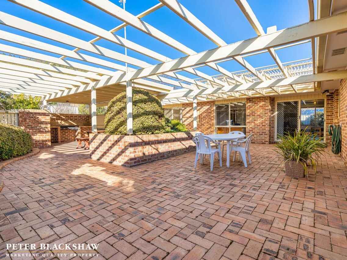 30 Rowntree Crescent Isaacs